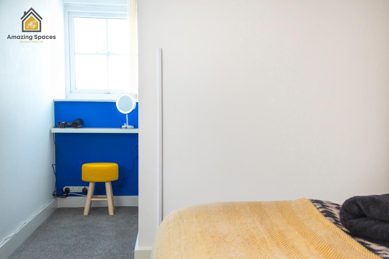 Amazing Spaces: Large Duplex with Parking & Wi-Fi Warrington Exterior photo
