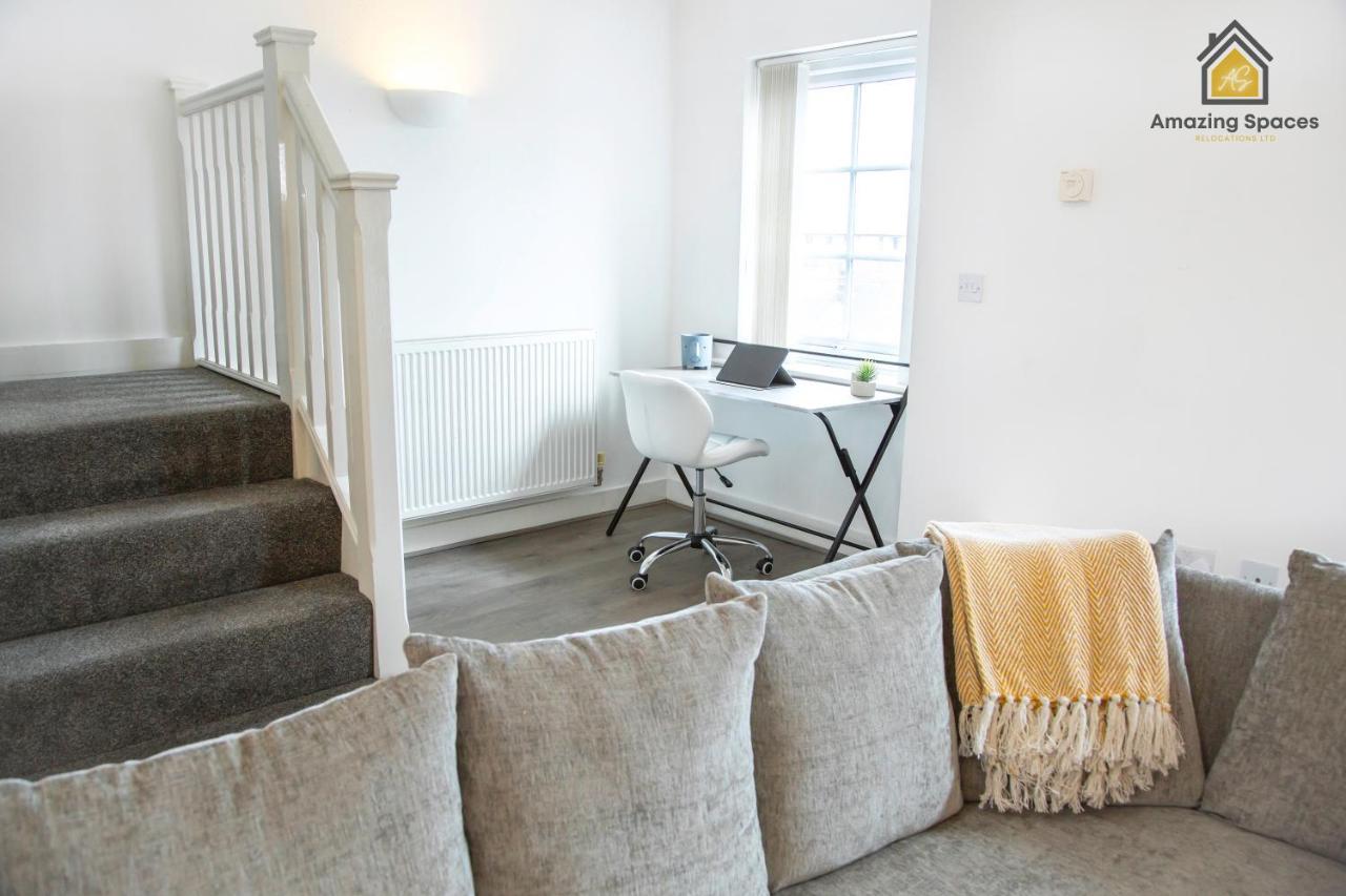 Amazing Spaces: Large Duplex with Parking & Wi-Fi Warrington Exterior photo