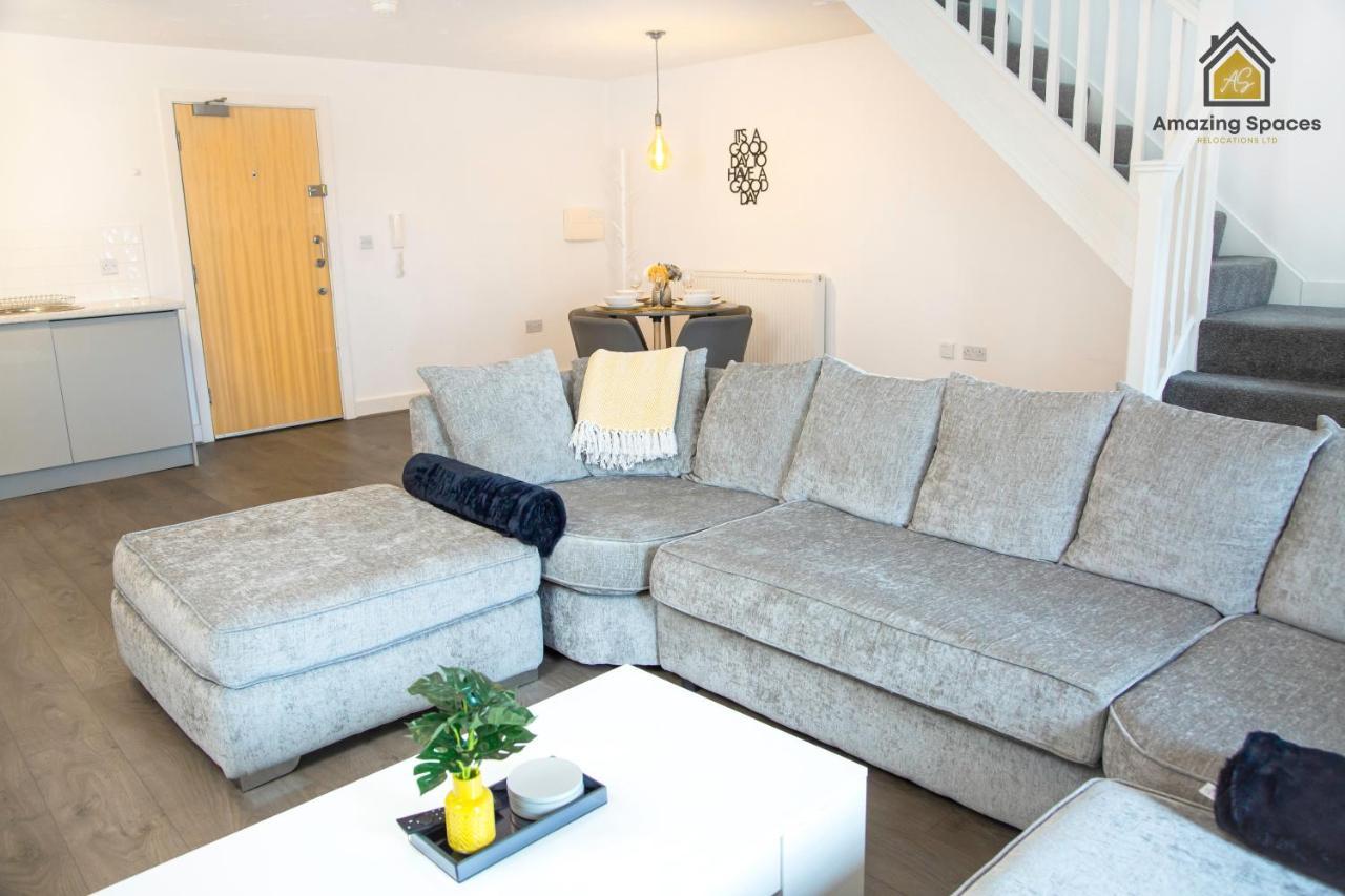 Amazing Spaces: Large Duplex with Parking & Wi-Fi Warrington Exterior photo