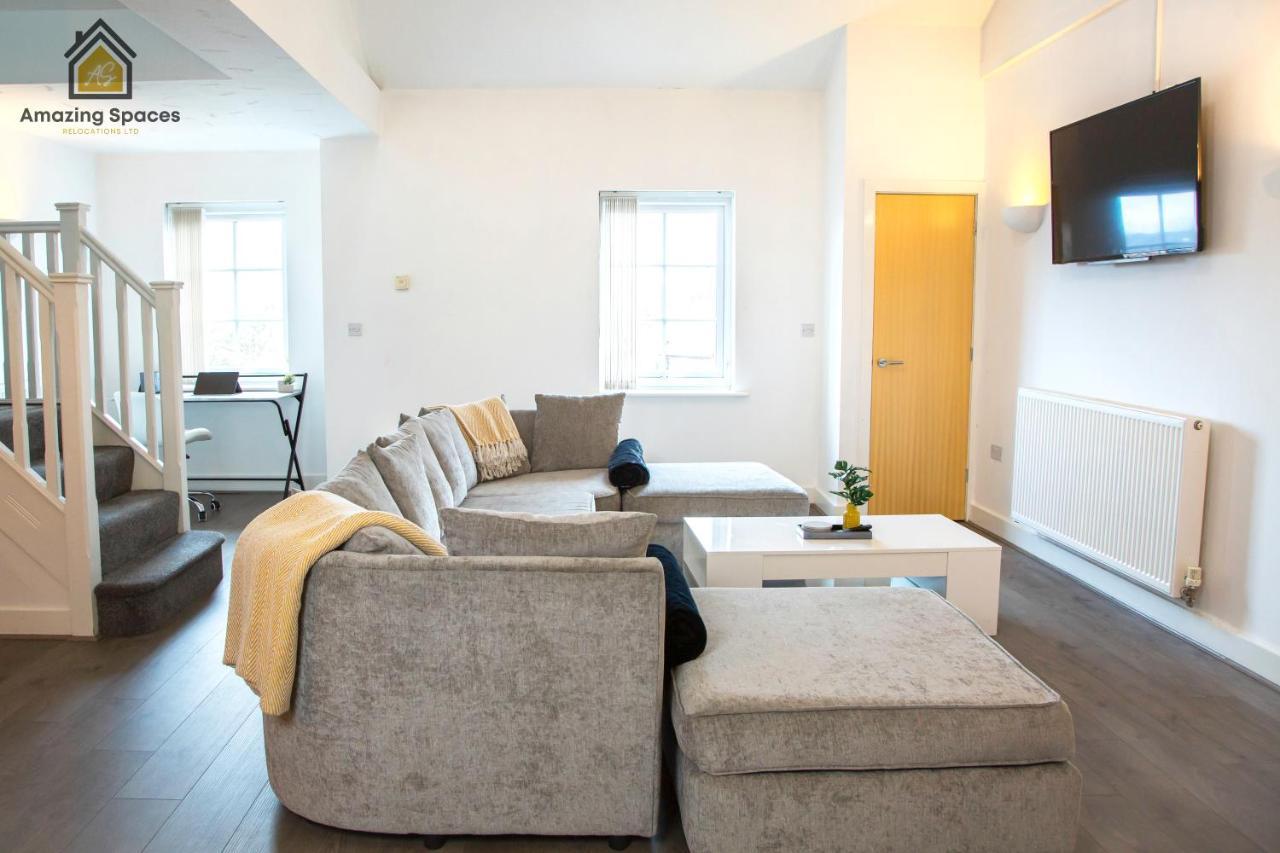 Amazing Spaces: Large Duplex with Parking & Wi-Fi Warrington Exterior photo
