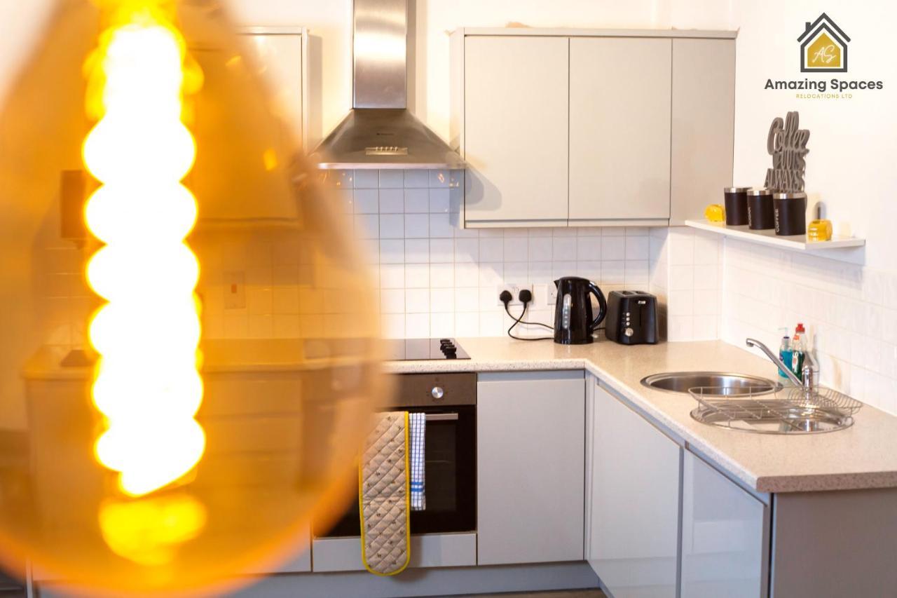 Amazing Spaces: Large Duplex with Parking & Wi-Fi Warrington Exterior photo